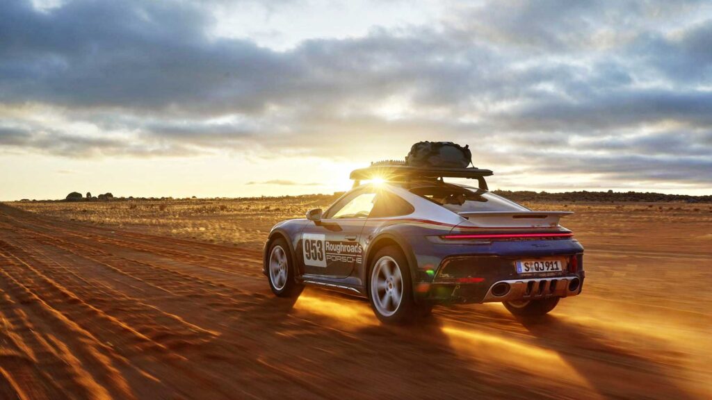 Porsche 953 in the desert