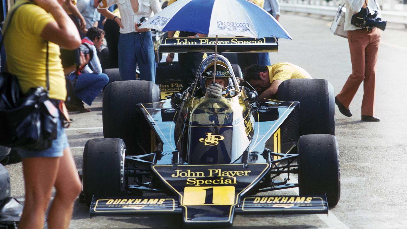 Ronnie Peterson in the Lotus 76 at the South African GP