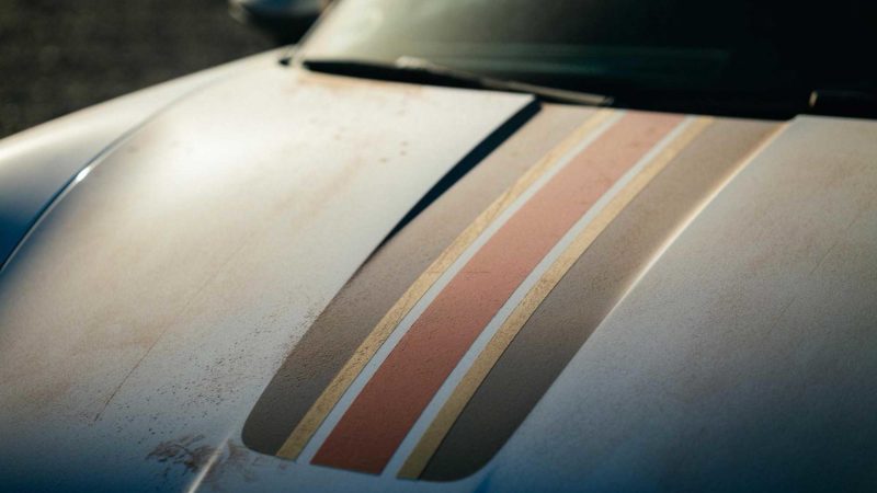 Stripes on the Porsche bonnet