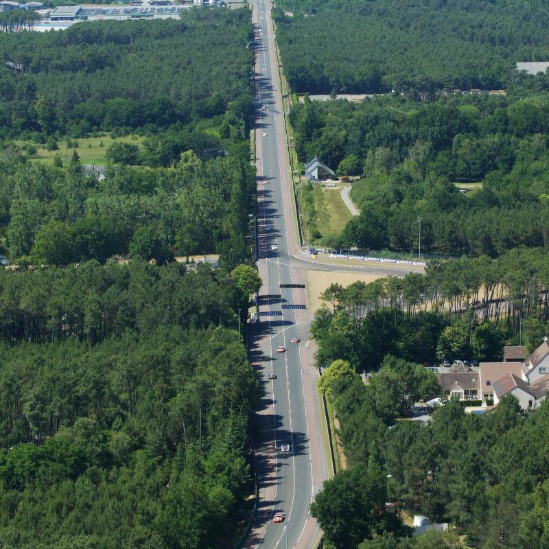 Birds eye view of Le Mans track