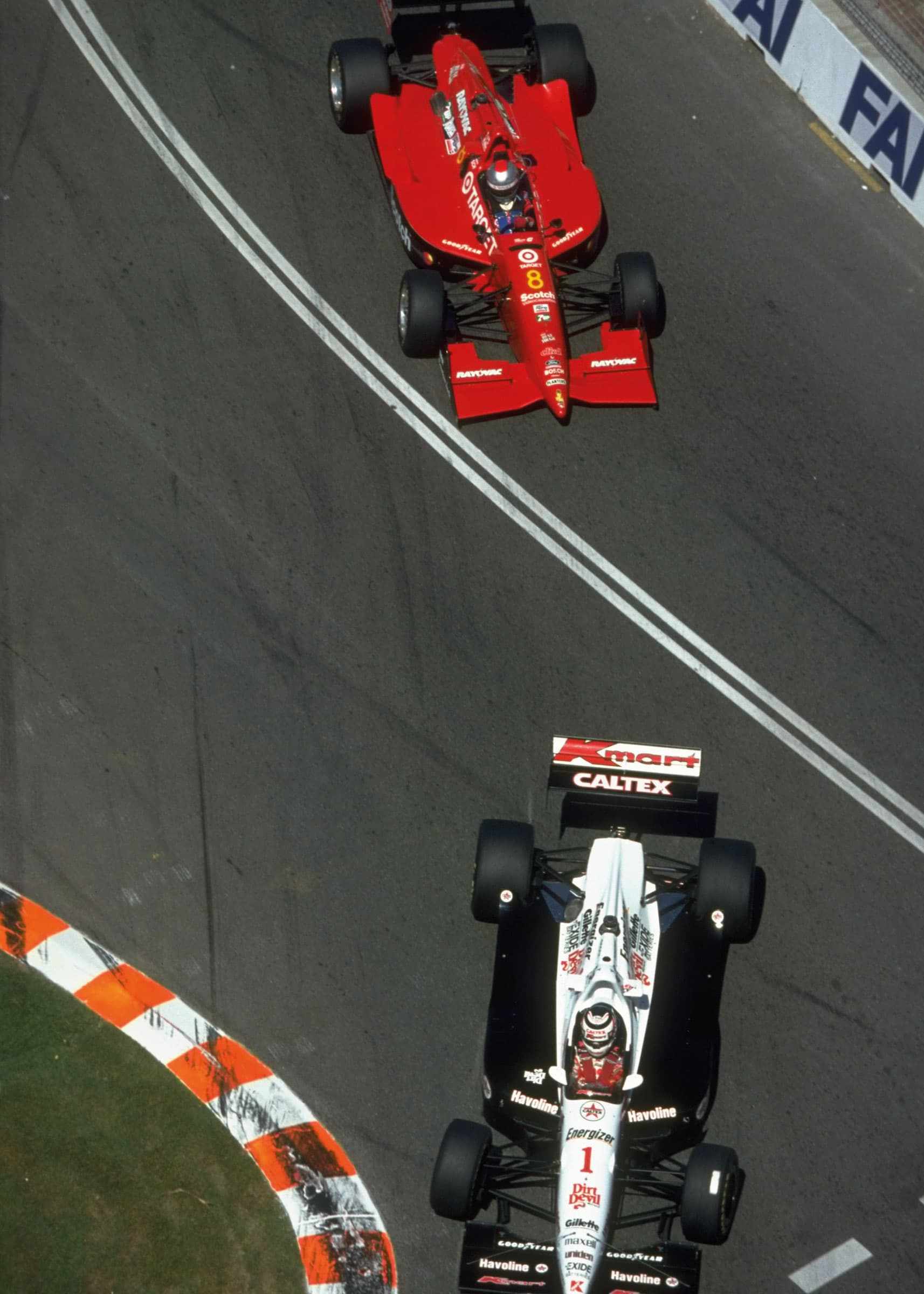 Mansell leads Michael Andretti at the 1994 IndyCar