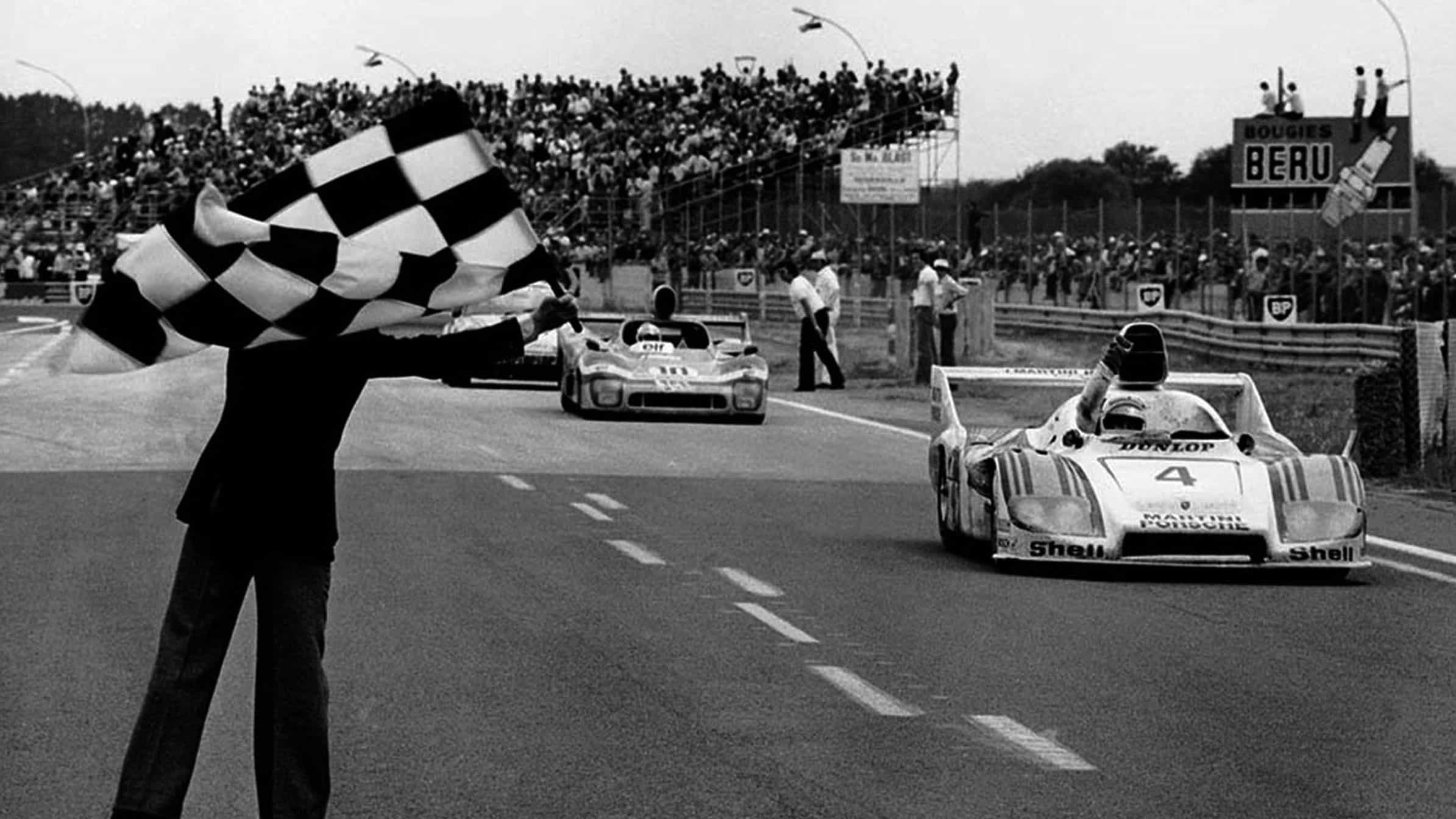 Porsche 936 crosses the line