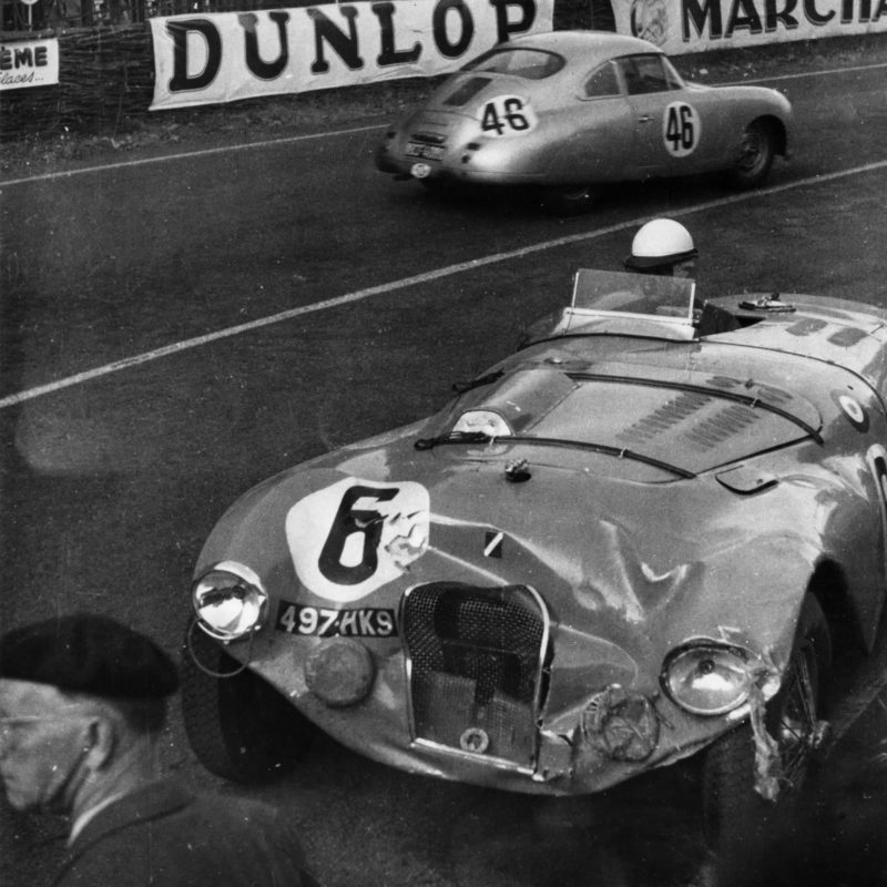 Porsche passing crashed Talbot-Lago