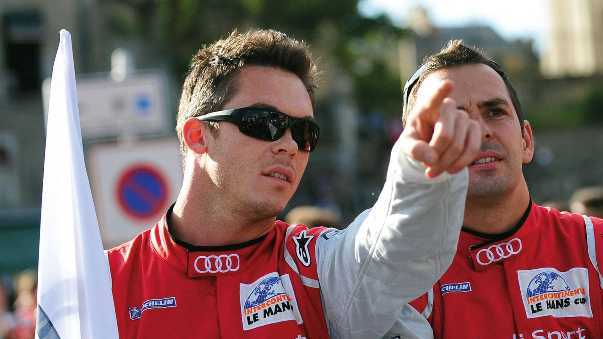 André Lotterer pointing to the crowd