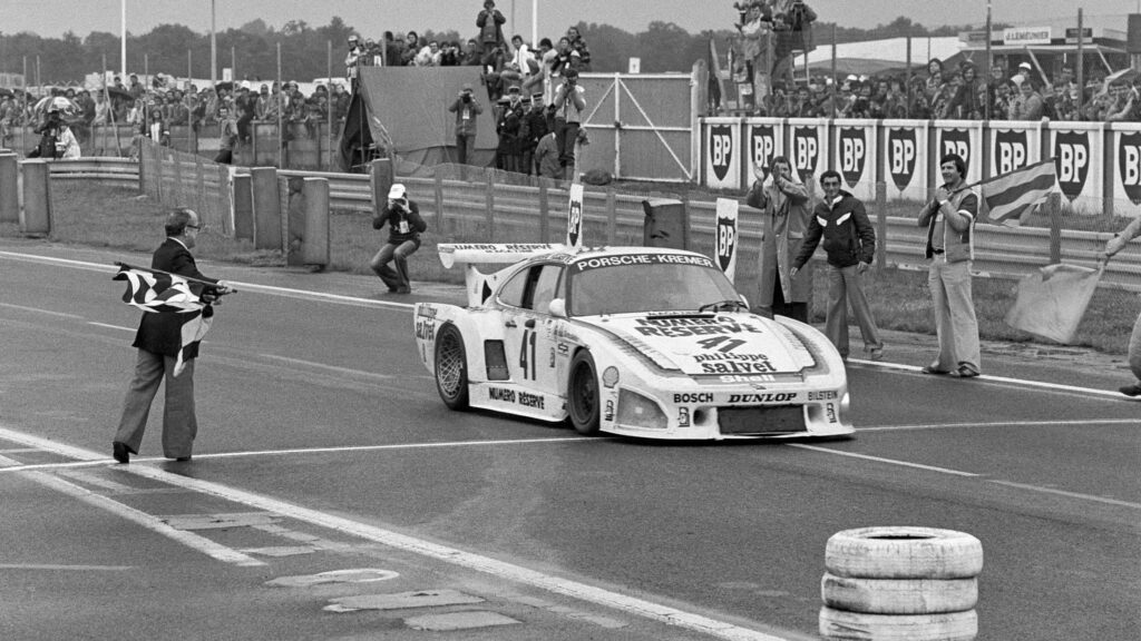 Bill Whittington crossing the line 1979