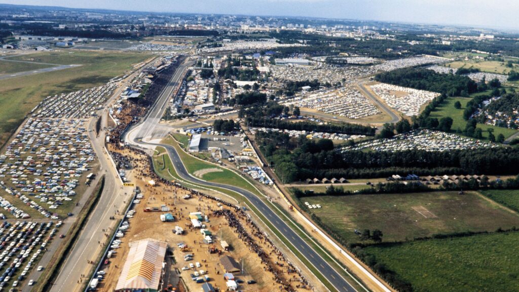 Birds eye view of Mulsanne straight