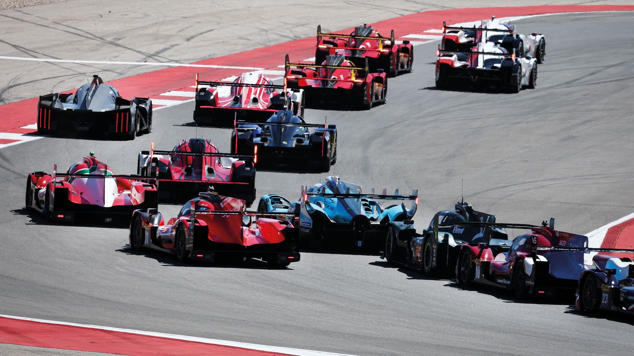 Hypercar traffic jam at the start of the Portimão 6 Hours