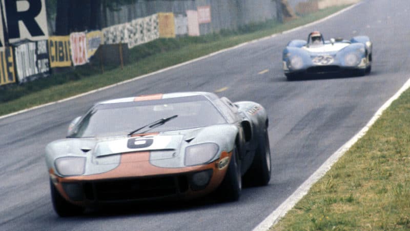 Jacky Ickx leading at Le Mans 1969 GT40