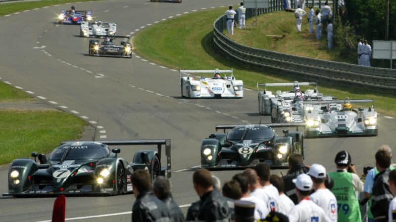 Le Mans 2003 Bentley leads the field