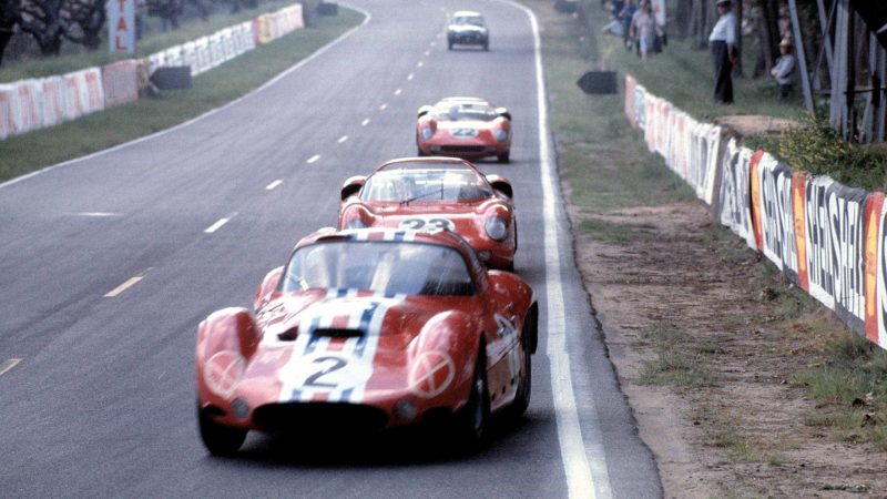 Maserati Tipo 151 leads the Ferrari 250P in 1963