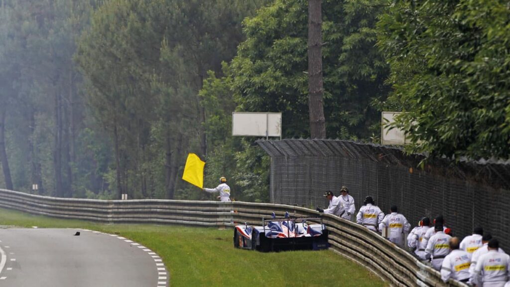 Nigel Mansell crashes out