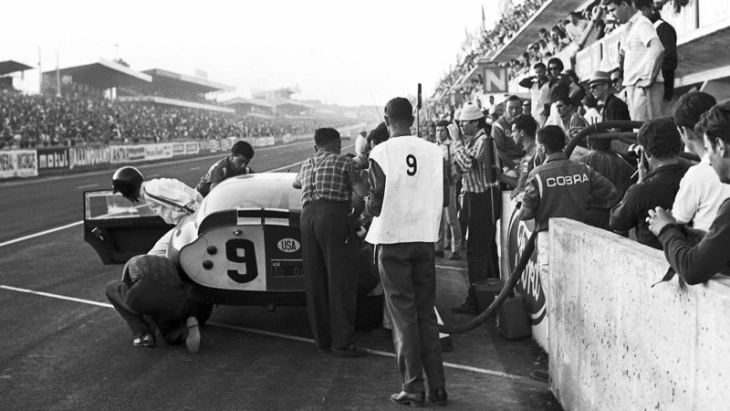 Shelby Daytona Coupés in pit lane