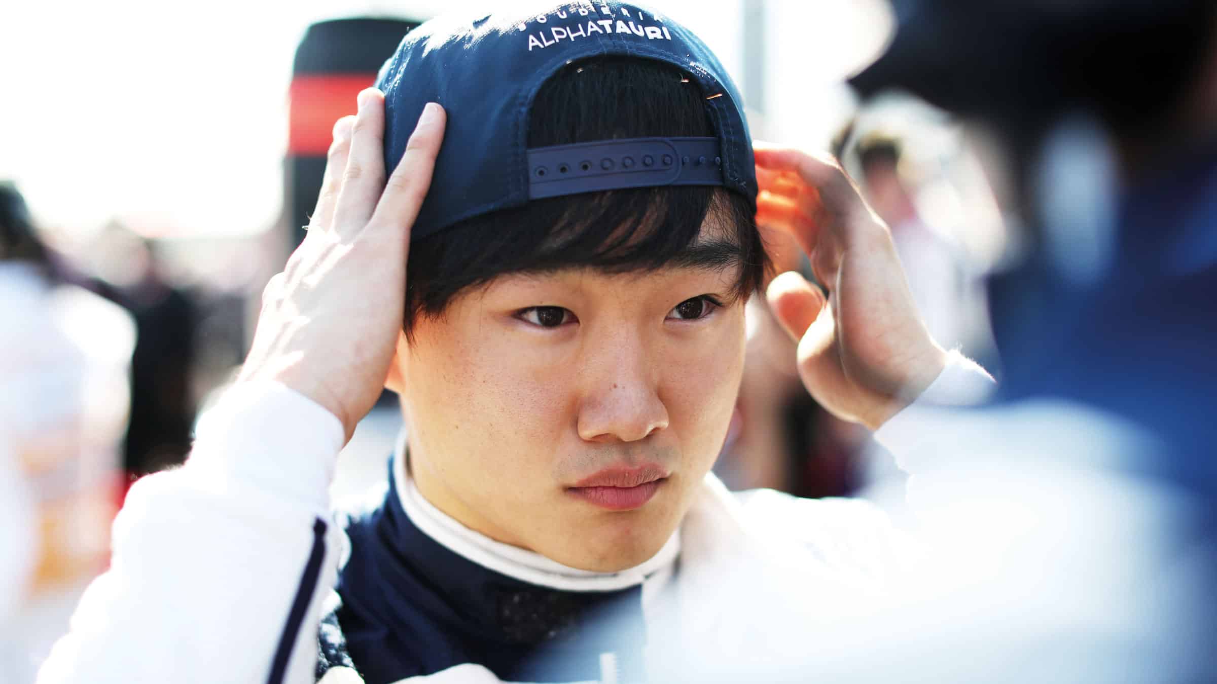 Yuki Tsunoda adjusting his cap