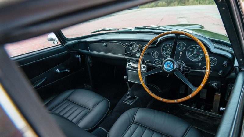 1961-Aston-Martin-DB4GT-Coupé-28-interior