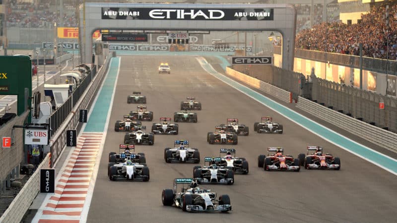 Start of the 2014 Abu Dhabi Grand Prix