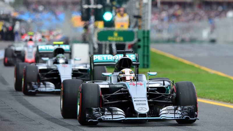 Lewis Hamilton leads field out for qualifying at 2016 Australian Grand Prix