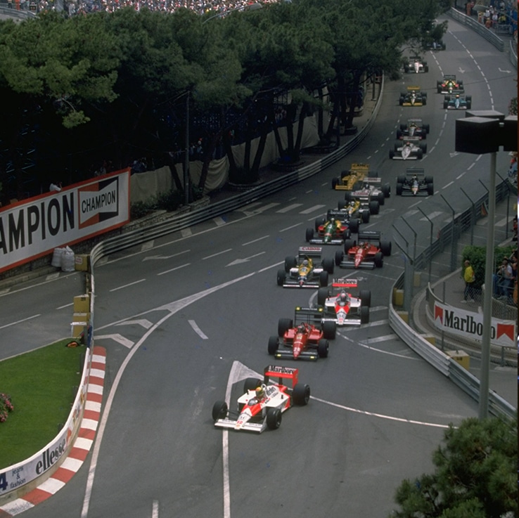 Ayrton Senna lead sinto Turn 1 in 1988 Monaco GP