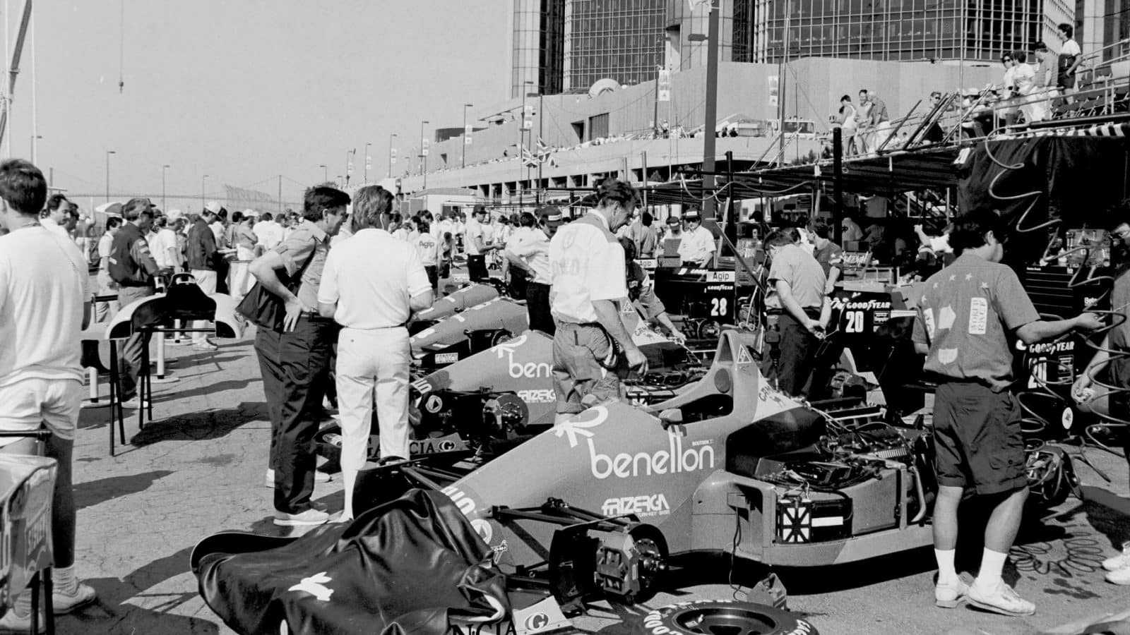 Detroit-Benetton-pit-88