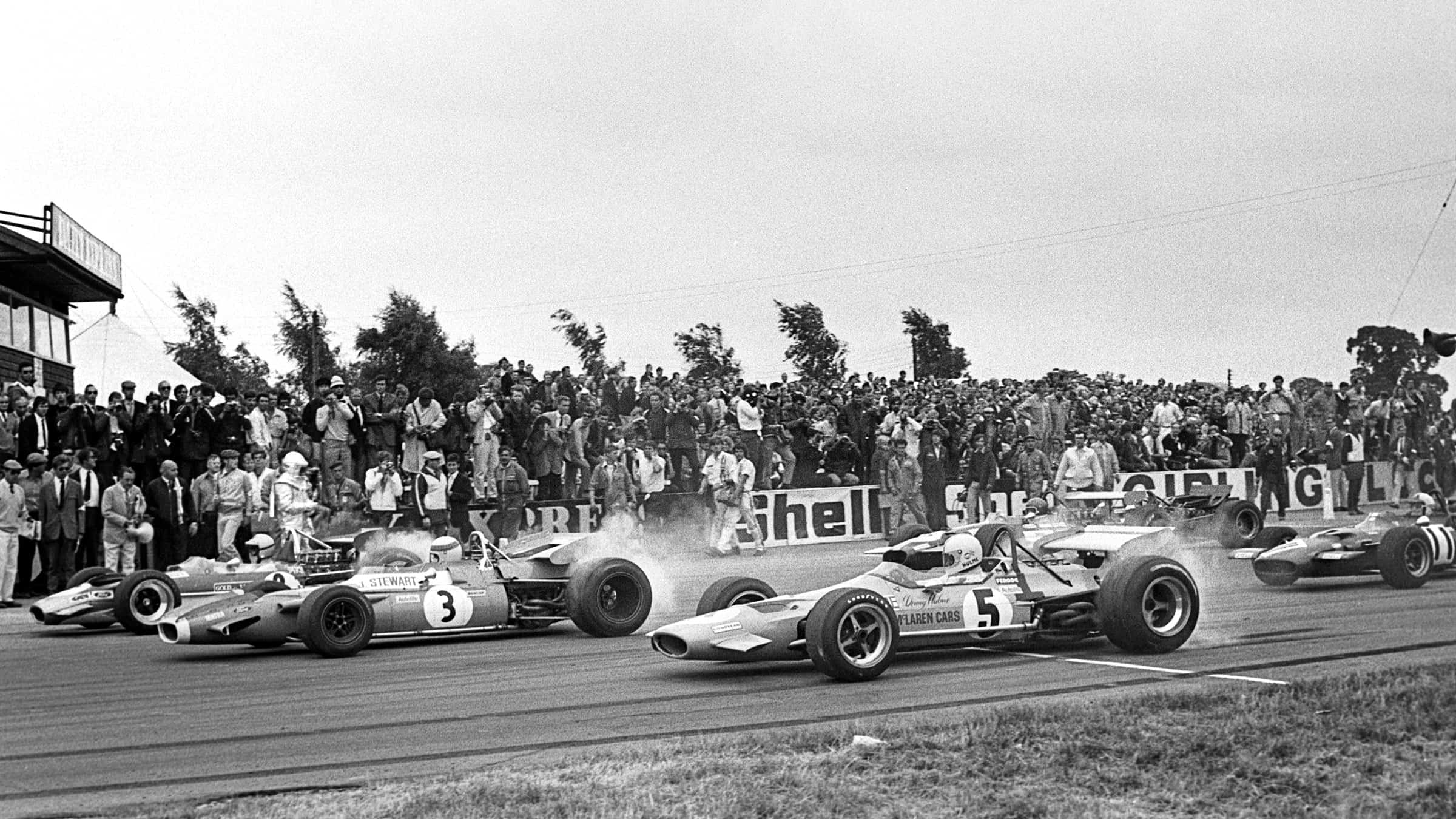 Jackie-Stewart-and-Jochen-Rindt-take-off-the-line