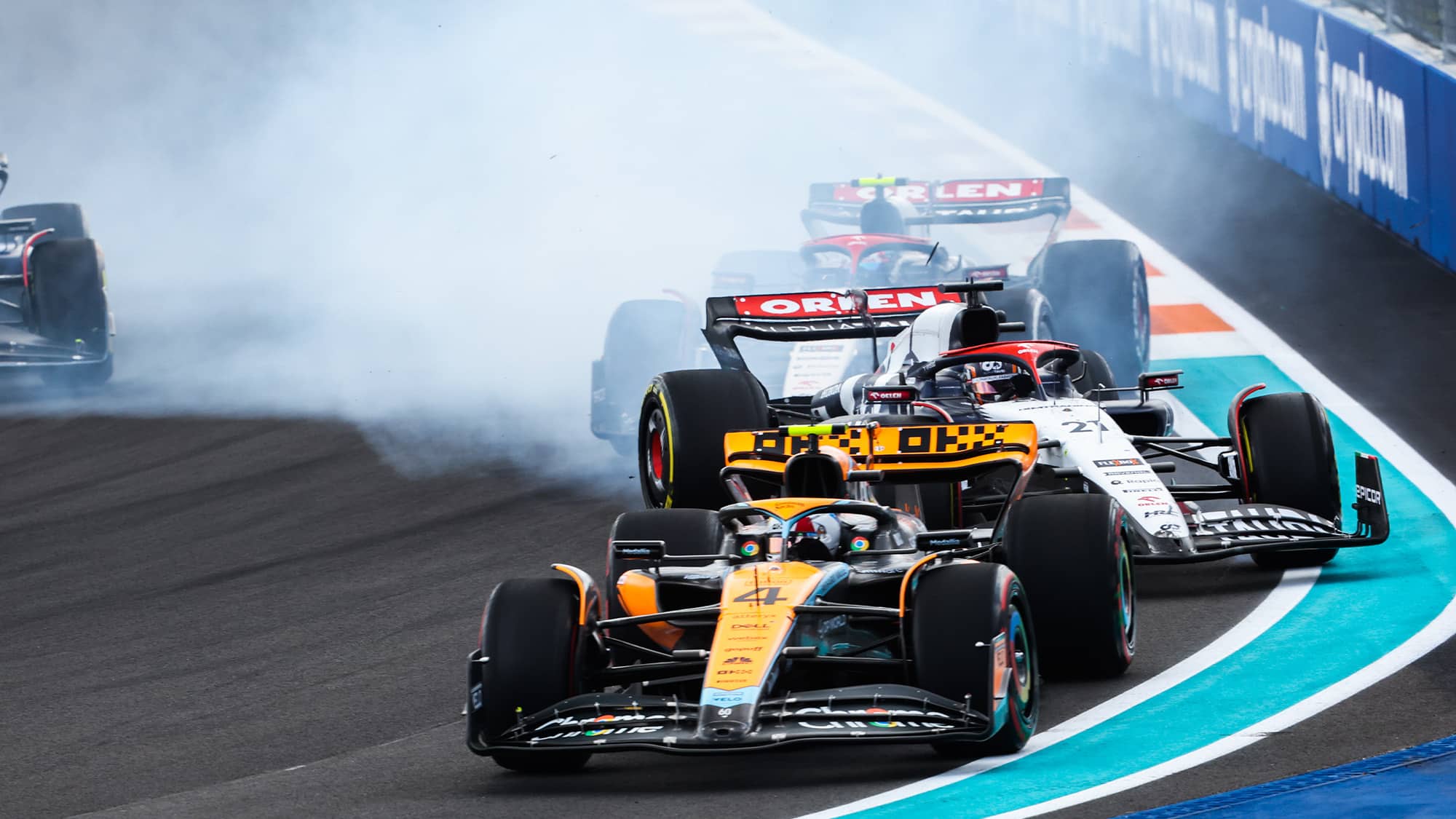 Nyck de Vries hits Lando Norris at the start of the 2023 Miami Grand Prix