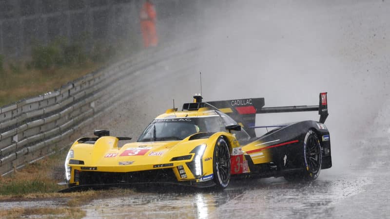 Cadillac goes off in rain at 2023 Le MAns 24 Hours