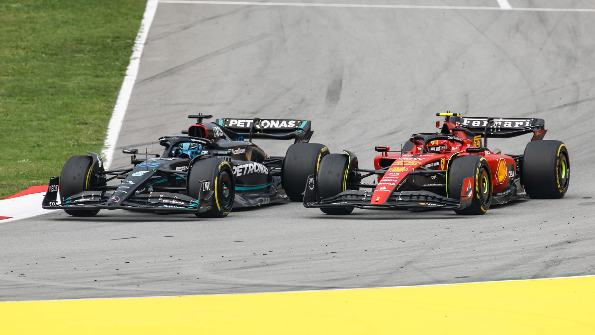 George Russell passes Carlos Sainz in 2023 British GP