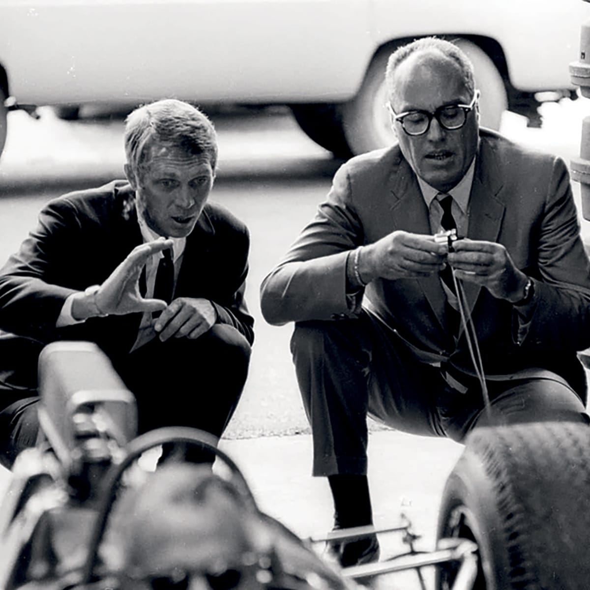 Steve McQueen and John Sturges discussing a shot