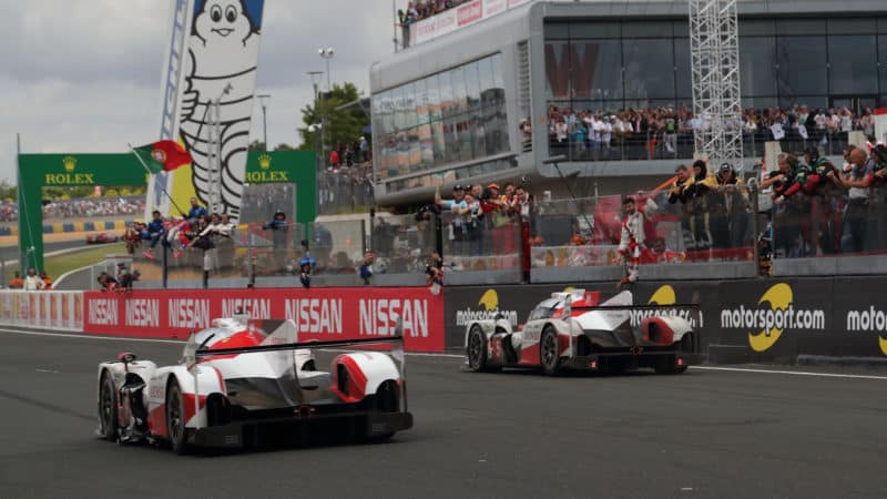 Toyota LMP1 car stranded on finish line at 2016 Le Mans 24 Hours