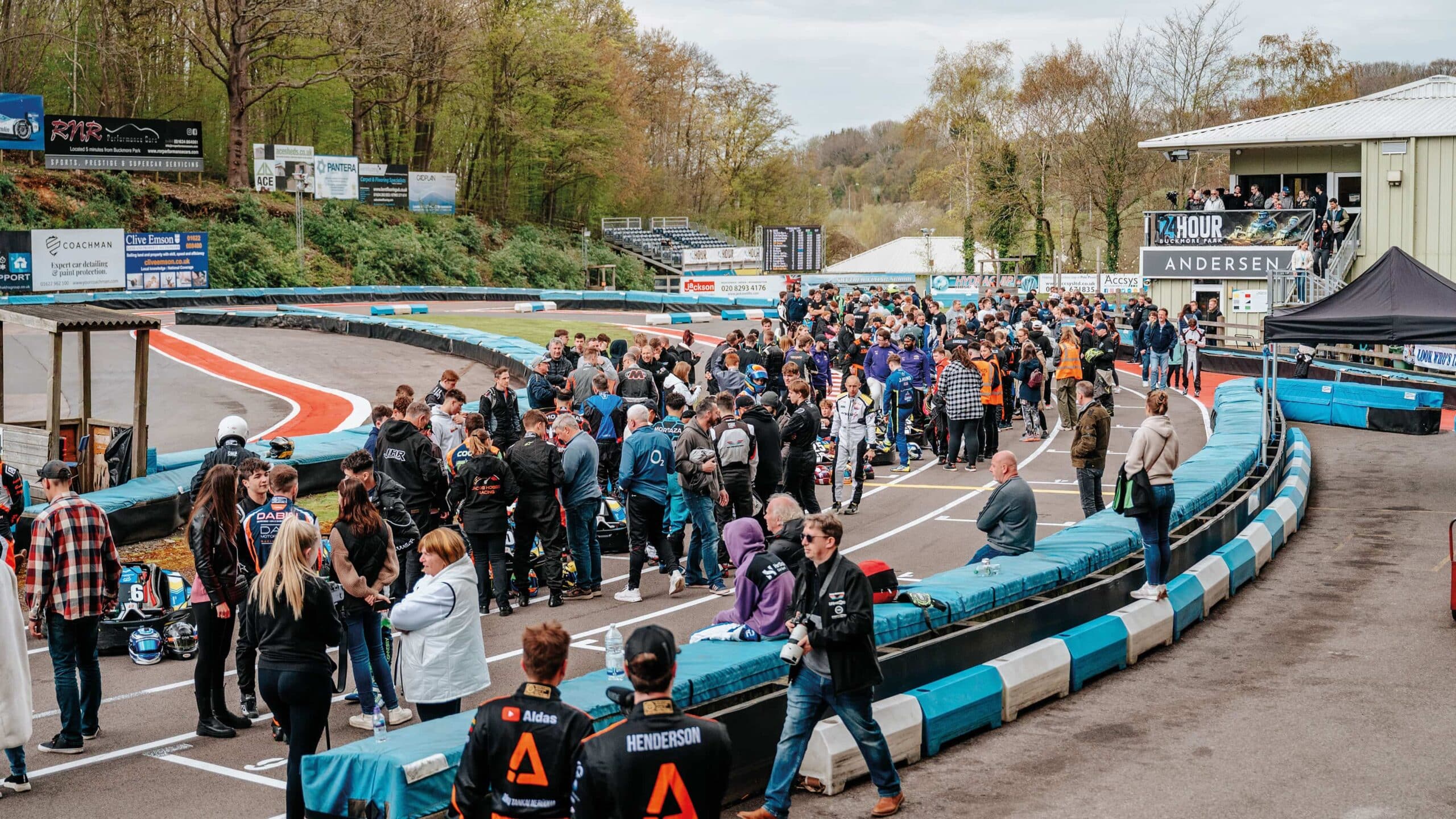 A busy grid at Buckmore start grid