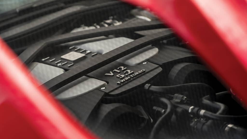 Aston Martin DBS_Superleggera_Engine