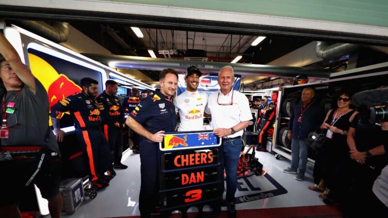 Daniel-Ricciardo-with-Helmut-Marko-and-Christian-Horner-at-his-final-Red-Bull-F1-race-in-2018