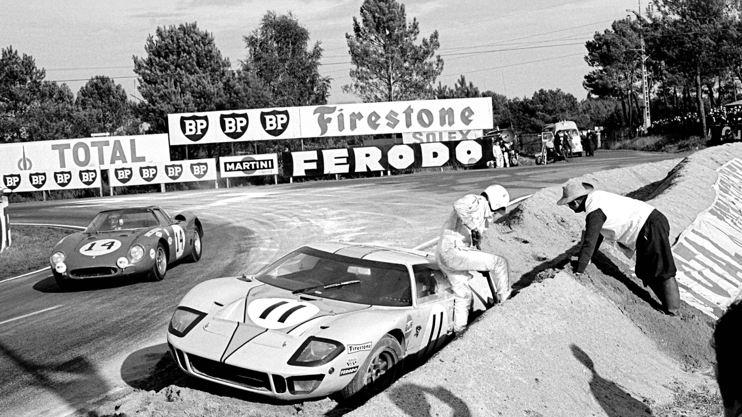 Digging out crash Ford GT at Le Mans