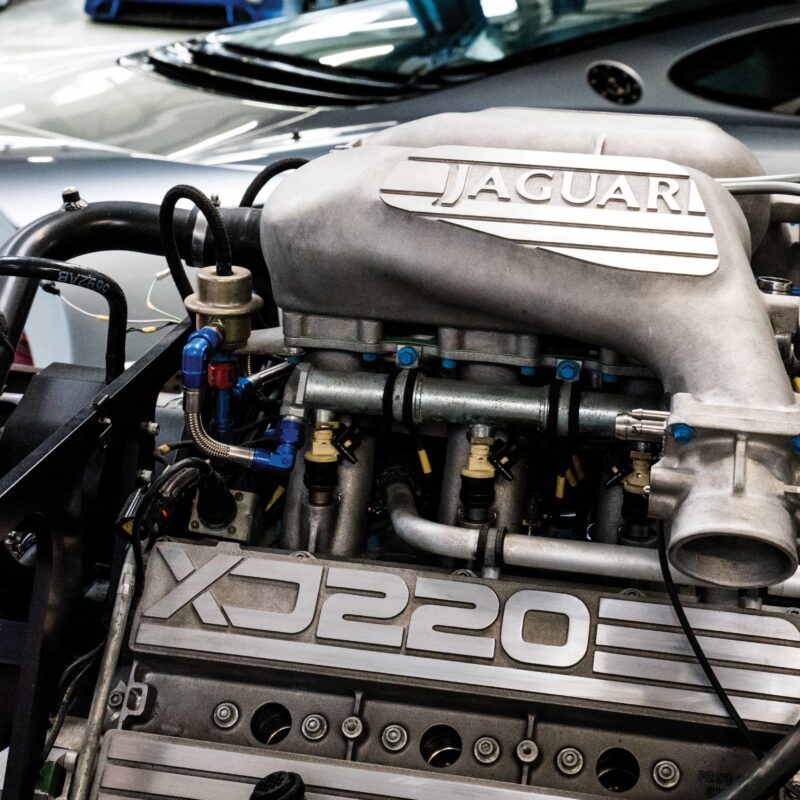 Jagur XJ220 engine