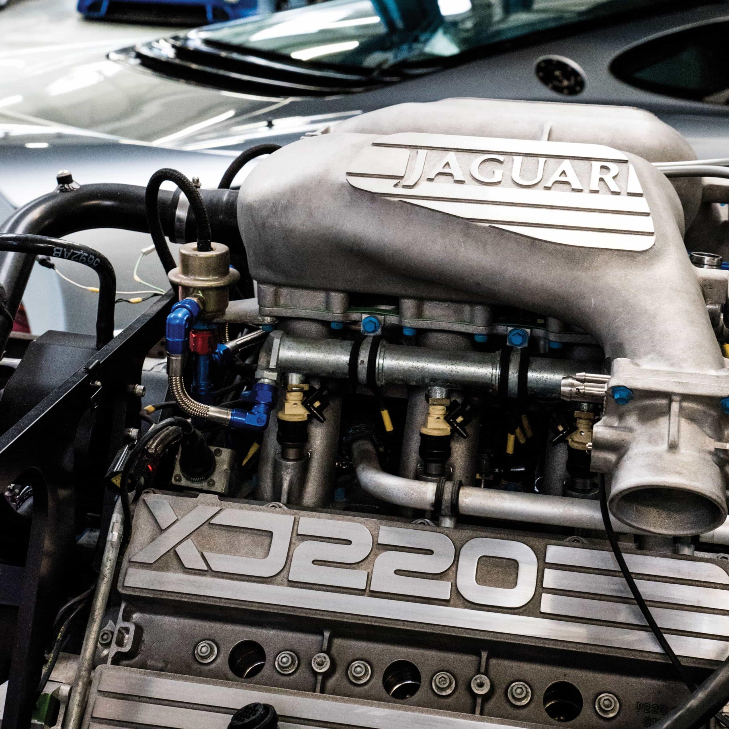 Jagur XJ220 engine