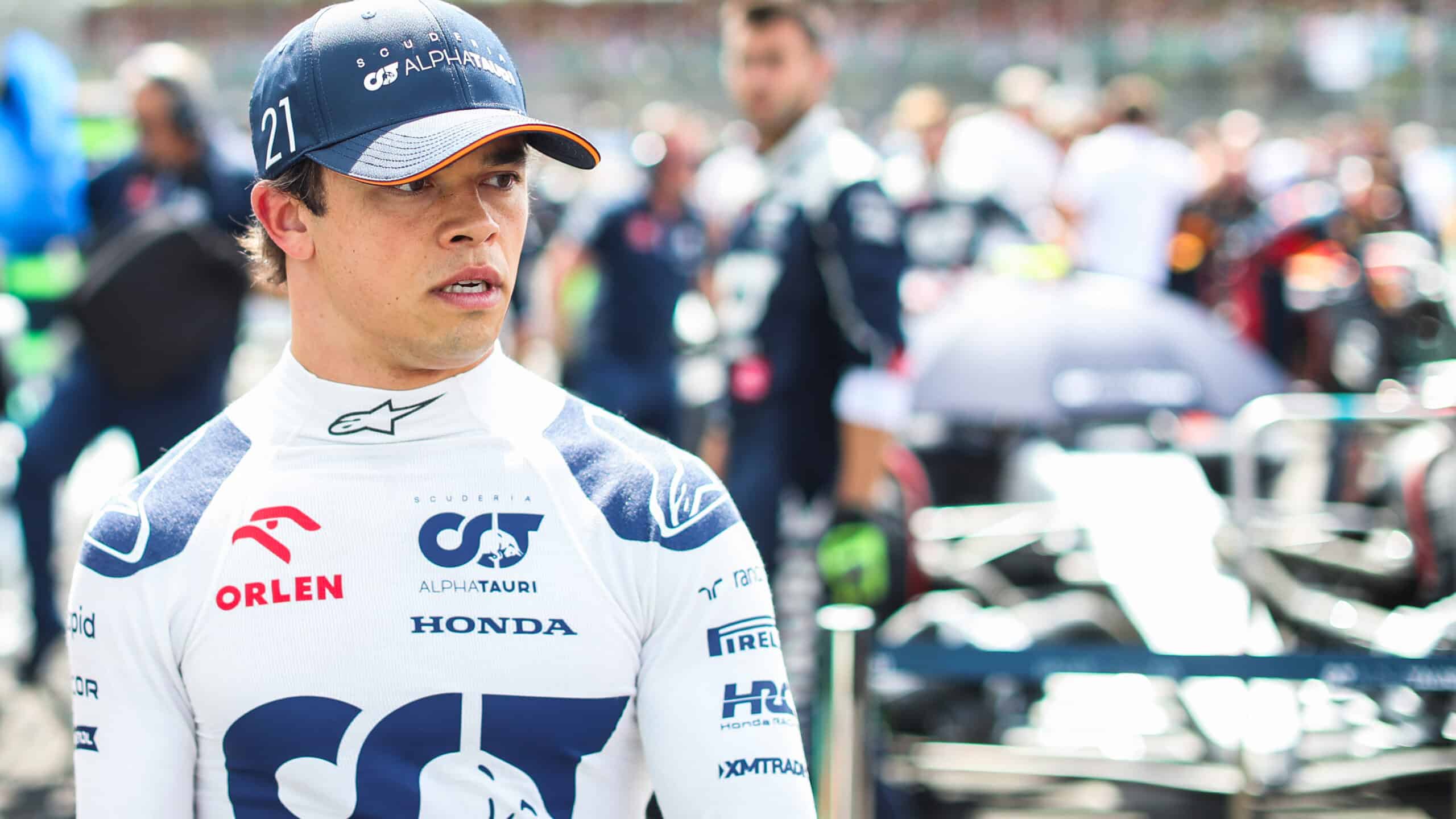 Nyck-de-Vries-in-AlphaTauri-race-suit-on-F1-grid