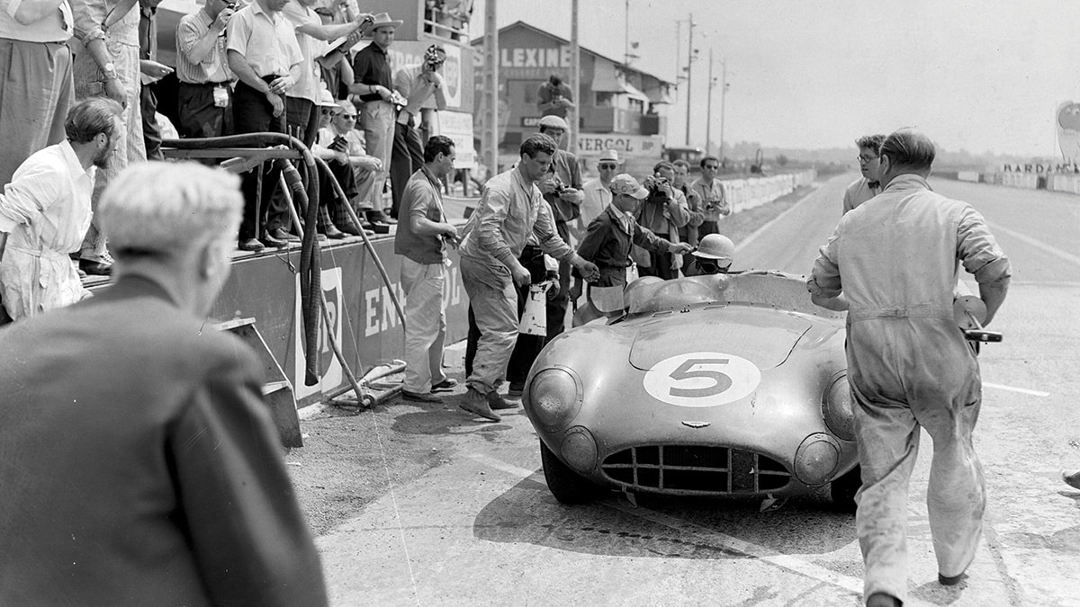 Pit stop at the 1959 24 Hours of Le Mans