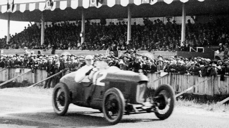 Sunbeam of Henry Segrave goes past crowds in 1923 French GP