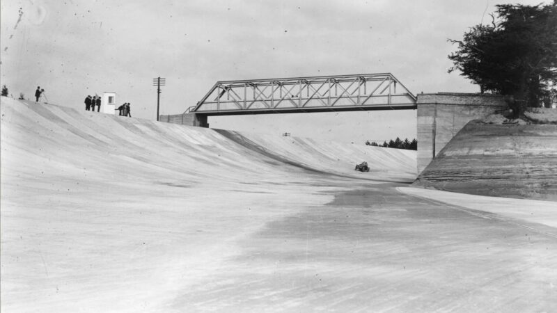 Brooklands first race