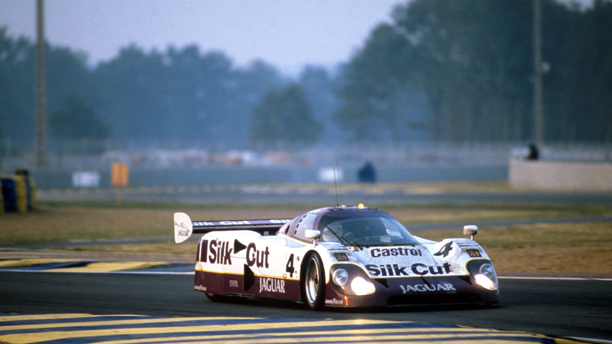 Eddie Cheever in Jaguar XJR-8 at Le Mans 1987