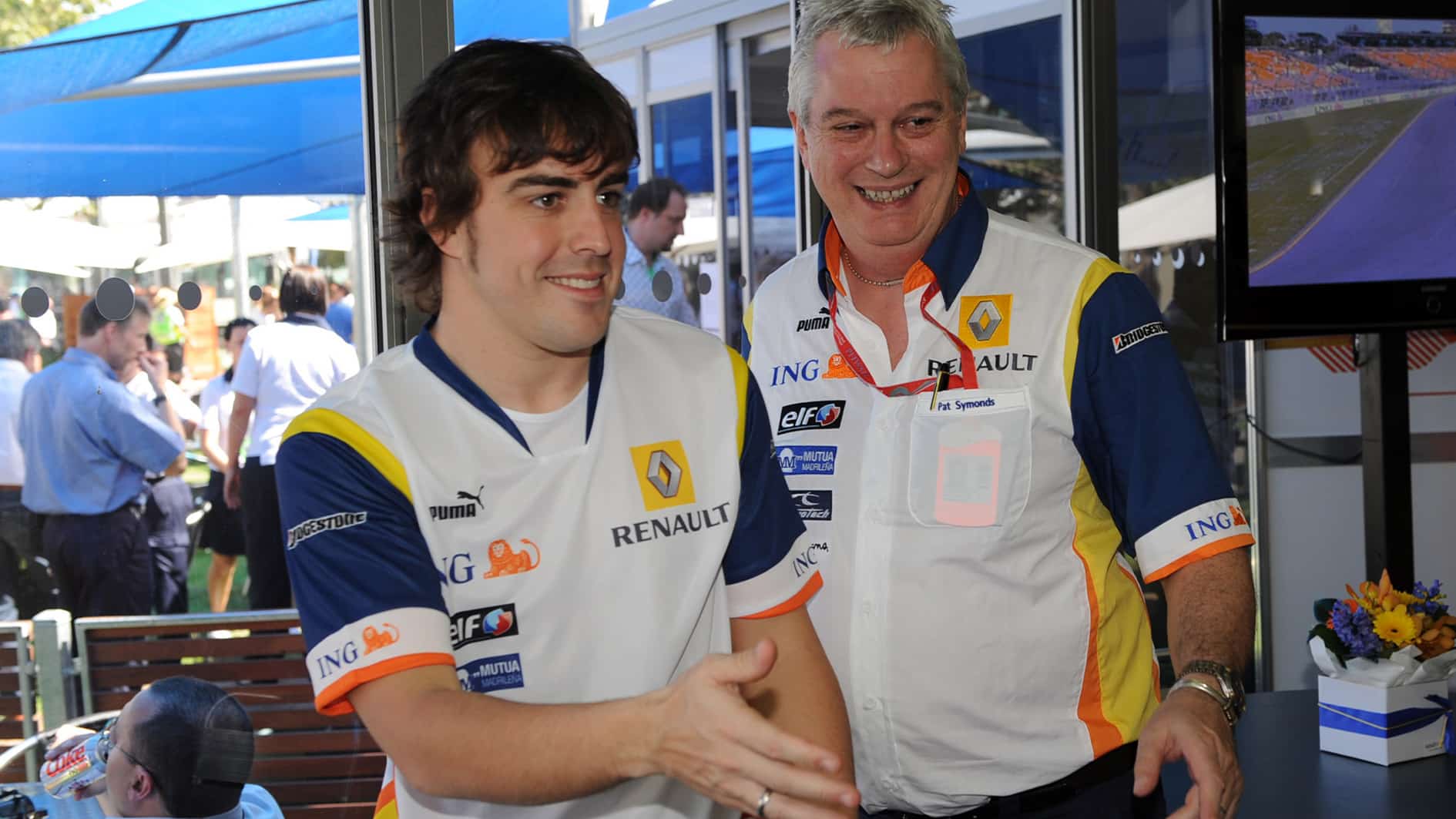 Fernando Alonso and Pat Symonds in Renault paddock hospitality F1 2008