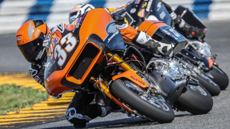 Harley Davidson in Baggers race