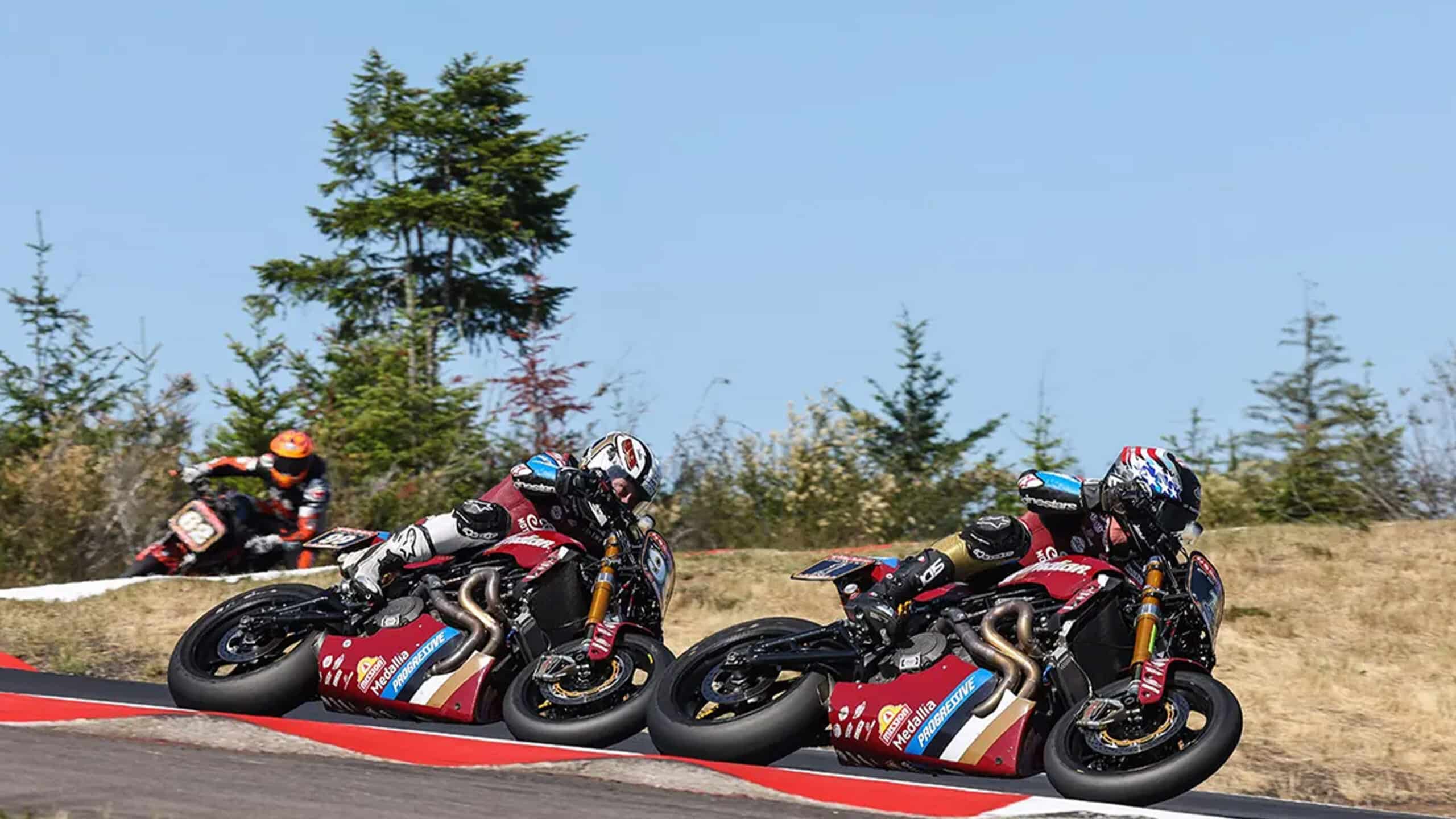 Jeremy McWilliams chases Indian team-mate Tyler O’Hara in a MotoAmerica Super Hooligan race