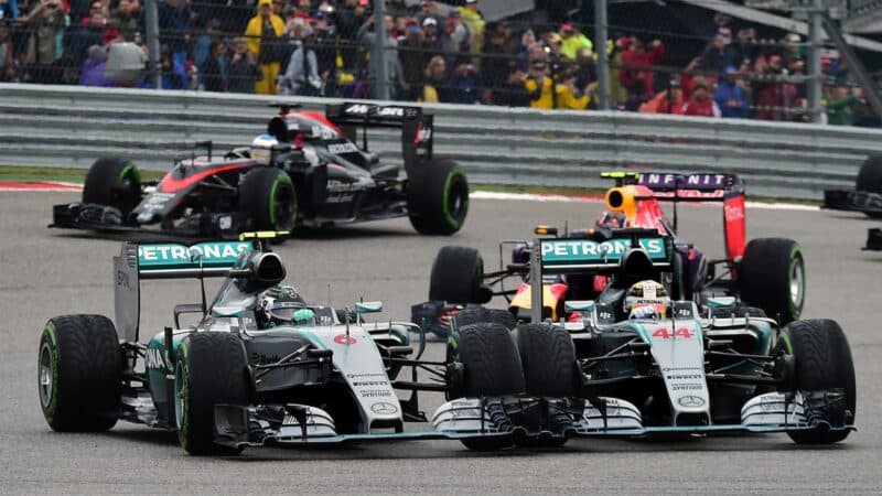 Lewis Hamilton and Nico Rosberg clash at the 2015 United States GP