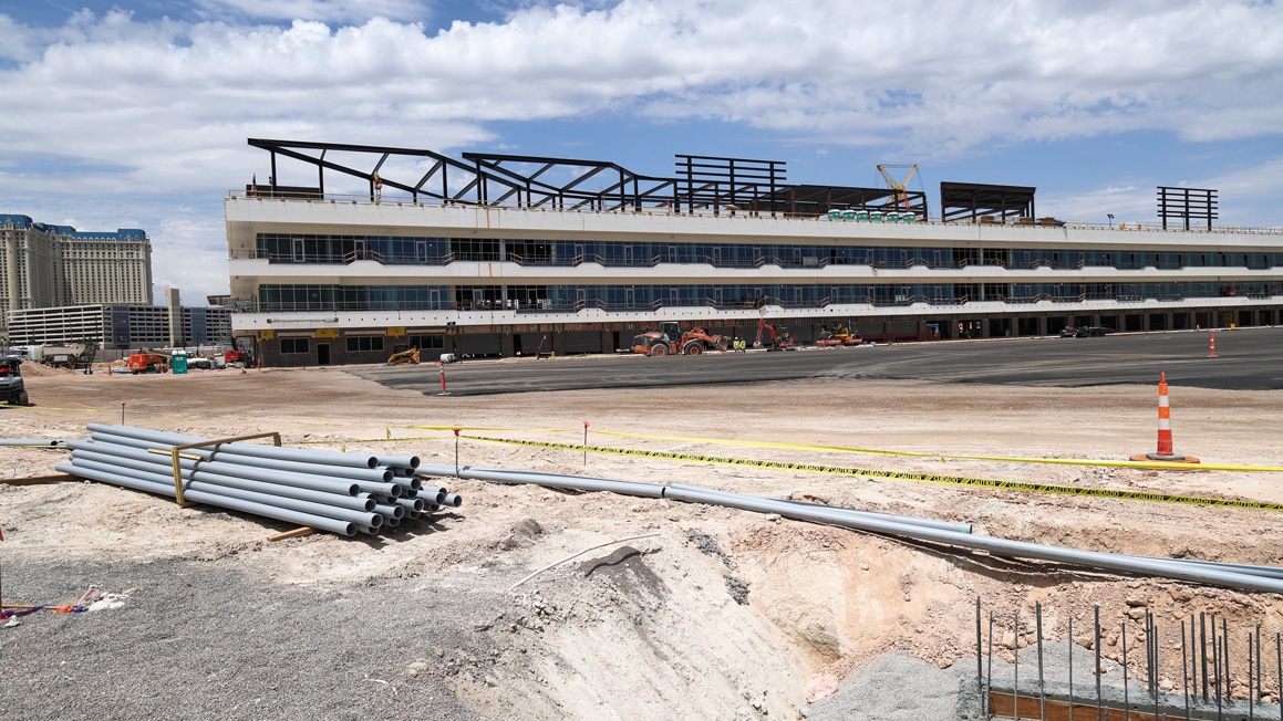 Vegas track and pit complex