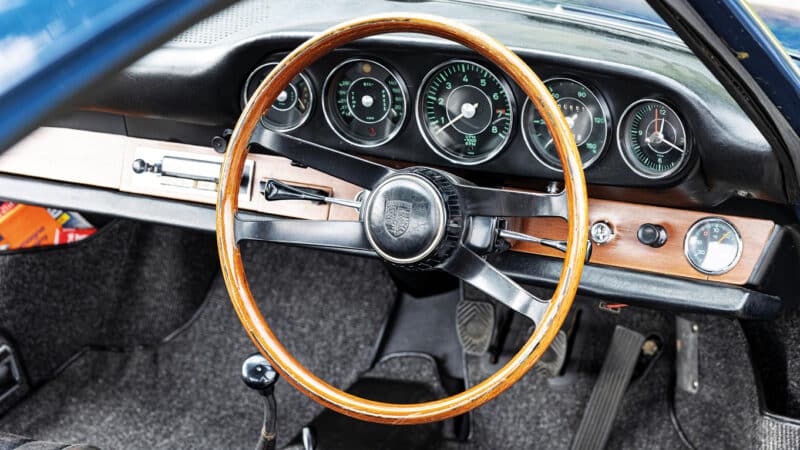 1965-Porsche-911-Prototype-and-the-First-RHD-911-produced_4