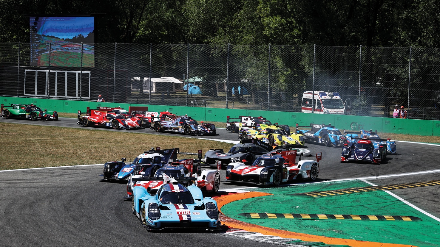 007 leading the pack at Monza in 2022