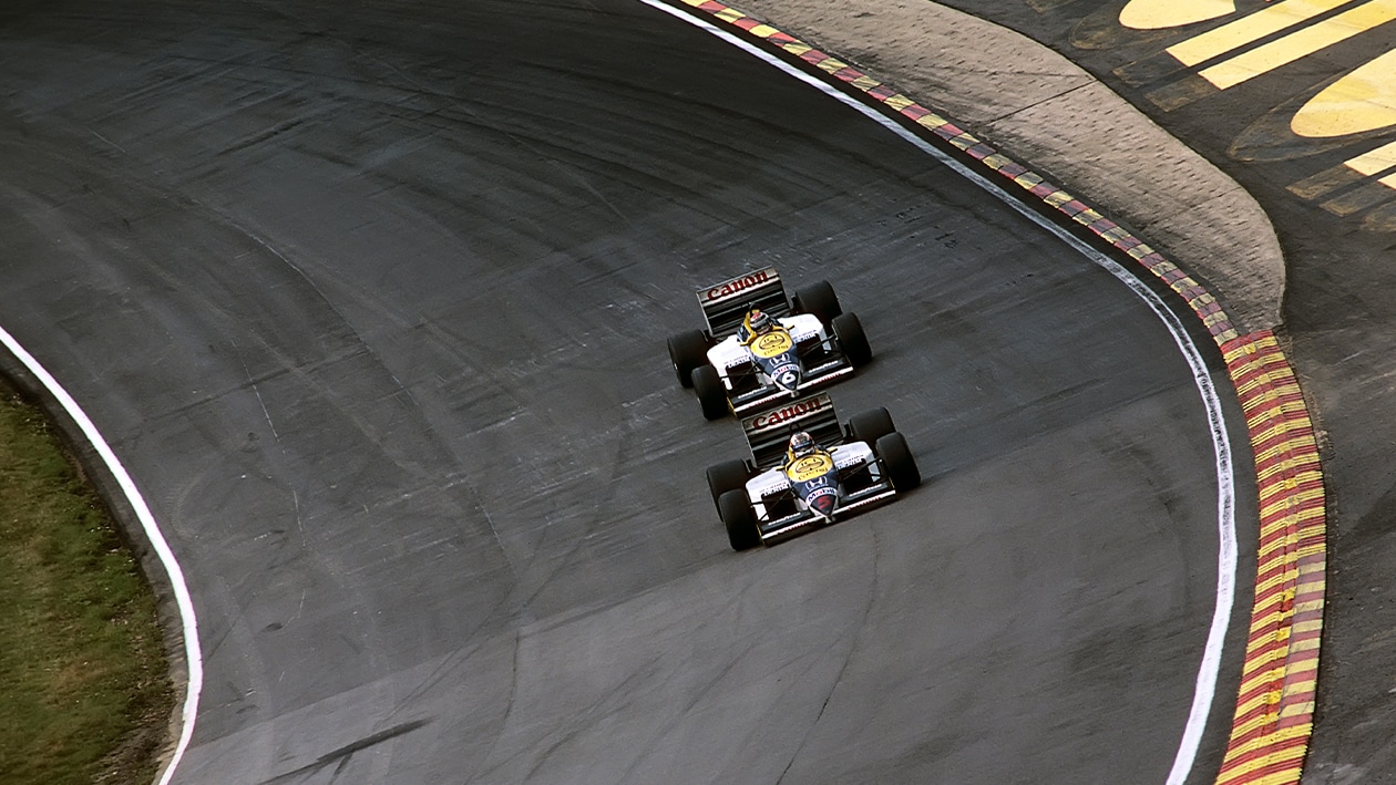 Nigel Mansell leads Nelson Piquet in the 1986 British Grand Prix