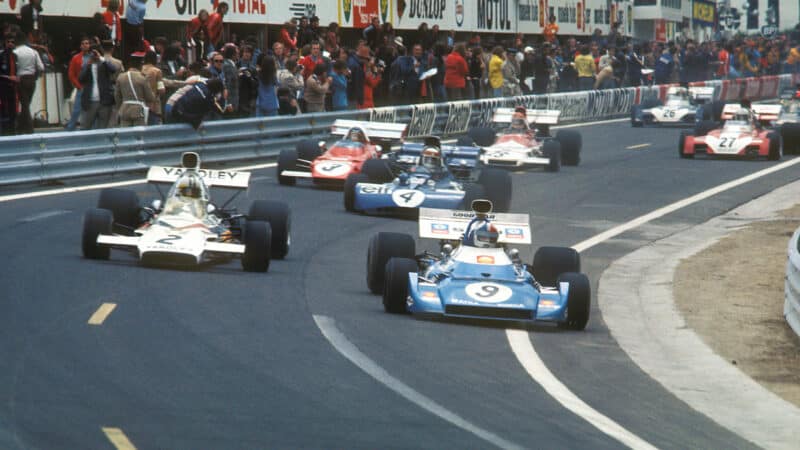 Matra of Chris Amon leads at start of 1972 French GP