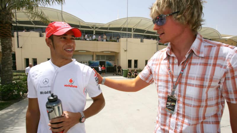 Alex Waters with Lewis Hamilton at 2007 Bahrain Grand Prix