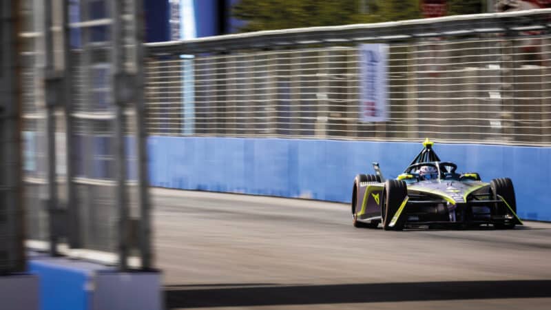 South African Kelvin van der Linde stood in for injured Robin Frijns in Diriyah